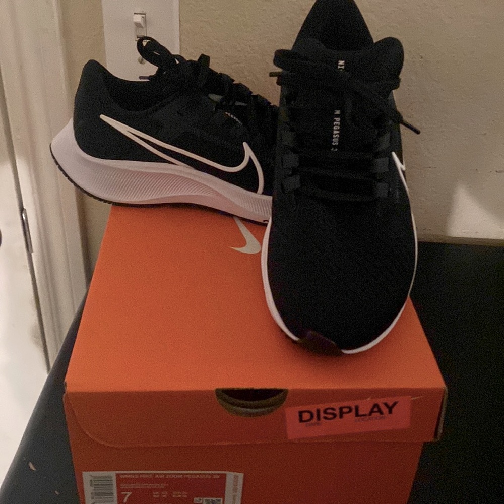NIB Nike Air Zoom Pegasus 38